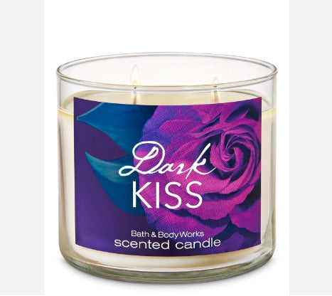 • Bath&Body Dark kiss candle
