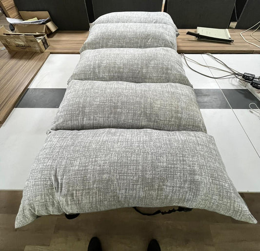 • Foldable floor mattress (Gray maze design)
