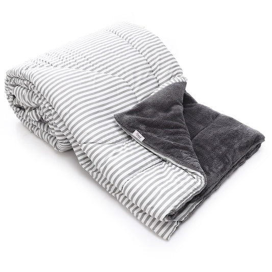 عرض قطعتين لحاف شتوى فرو دبل فيس Gray Striped 220*235 cm + اربع قطع مخدة فايبر 500 gm + طقم ملاية أوف وايت بأستك مع 2 كيس خدادية